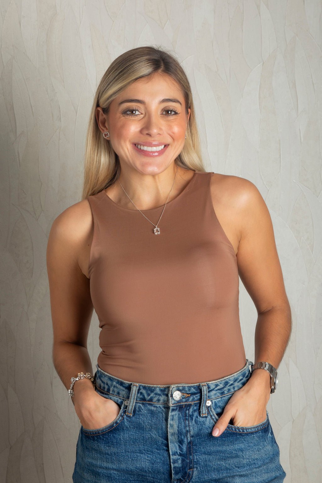 Body Básico Cocoa - moda femenina AVR-frontal