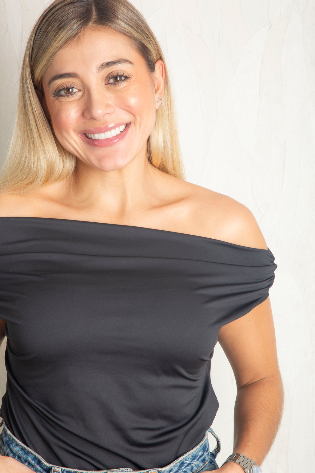 Top Victoria negro para mujer de AVR, moda femenina en Colombia.
